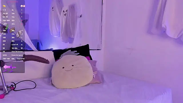 Snapshot of AnaChernova chatting on October 2025 12:31:01 PM AnaChernova online show from October 2025 12:31:01 PM