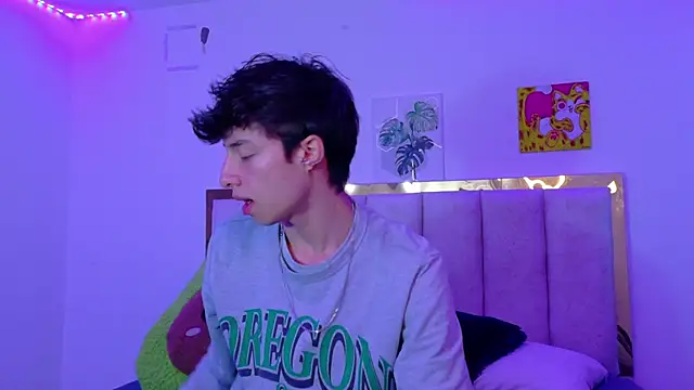 Juanmres online show from May 2026 07:37:02 PM