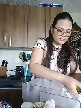 Vale Saenzz online show from July 2026 04:55:01 PM