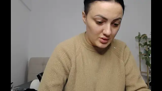 Snapshot of RaisaSalvi chatting on February 2025 11:53:01 AM RaisaSalvi online show from February 2025 11:53:01 AM