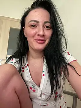 Snapshot of RaisaSalvi chatting on February 2025 05:28:01 PM RaisaSalvi online show from February 2025 05:28:01 PM