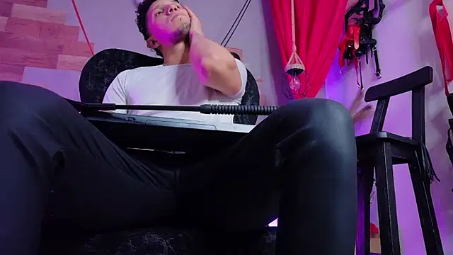 Snapshot of AngeloColleen chatting on November 2025 05:35:02 PM AngeloColleen online show from November 2025 05:35:02 PM