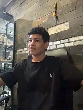 Snapshot of Santiago-Thompson chatting on November 2025 09:06:02 PM Santiago-Thompson online show from November 2025 09:06:02 PM