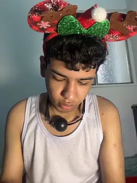 Snapshot of Santiago-Thompson chatting on November 2025 07:40:03 PM Santiago-Thompson online show from November 2025 07:40:03 PM