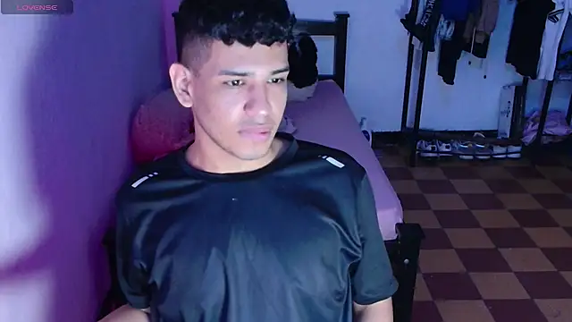 Snapshot of Santiago-Thompson chatting on April 2026 09:52:01 PM Santiago-Thompson online show from April 2026 09:52:01 PM