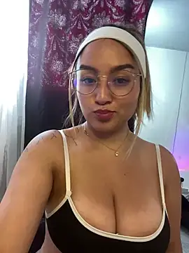 Snapshot of Iam_Cassi chatting on February 2025 09:09:01 PM Iam Cassi online show from February 2025 09:09:01 PM