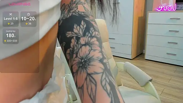 Snapshot of _dkny_ chatting on December 2025 12:56:01 PM dkny online show from December 2025 12:56:01 PM