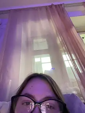 DearAlise online show from April 2026 11:11:01 AM