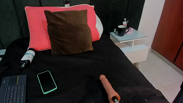 Snapshot of Annita001 chatting on March 2025 12:00:01 PM Annita001 online show from March 2025 12:00:01 PM