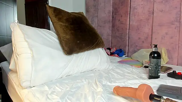 Snapshot of Annita001 chatting on January 2026 06:33:02 PM Annita001 online show from January 2026 06:33:02 PM