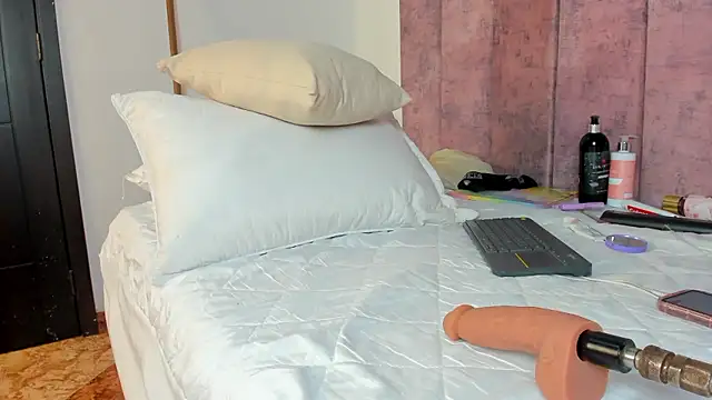 Snapshot of Annita001 chatting on January 2026 06:57:02 PM Annita001 online show from January 2026 06:57:02 PM