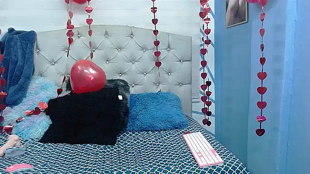 valeria  rouse online show from February 2025 01:32:01 PM