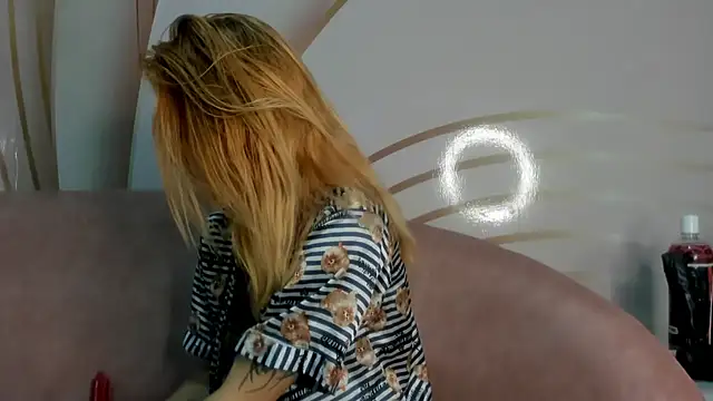 Snapshot of zoe_taylorr1 chatting on February 2025 07:49:01 AM zoe taylorr1 online show from February 2025 07:49:01 AM