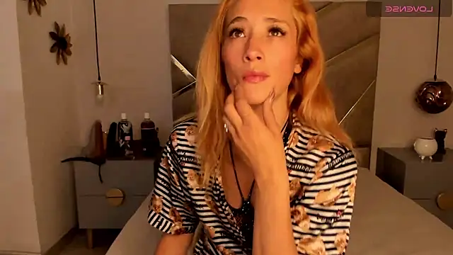 Snapshot of zoe_taylorr1 chatting on February 2025 02:44:02 AM zoe taylorr1 online show from February 2025 02:44:02 AM