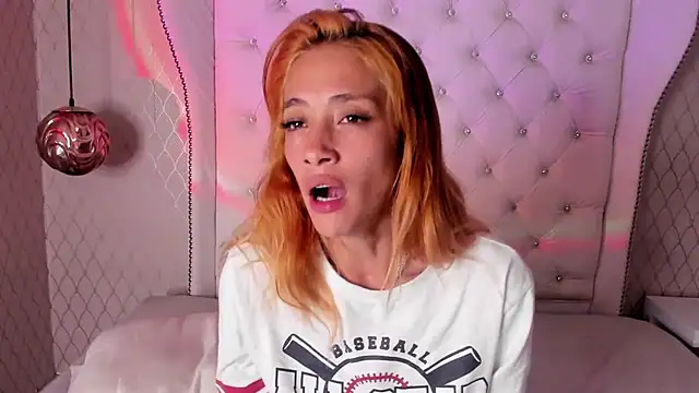 Snapshot of zoe_taylorr1 chatting on February 2025 05:13:02 AM zoe taylorr1 online show from February 2025 05:13:02 AM