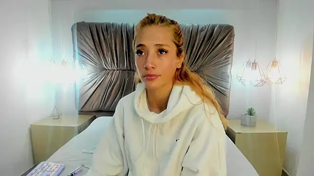 Snapshot of zoe_taylorr1 chatting on February 2025 04:24:02 AM zoe taylorr1 online show from February 2025 04:24:02 AM