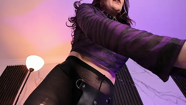 Snapshot of SadieManson_ chatting on February 2025 08:31:01 PM SadieManson online show from February 2025 08:31:01 PM