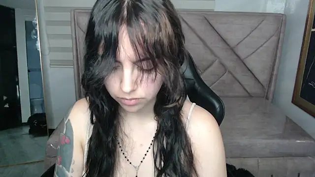 Hela v online show from May 2026 01:05:01 PM