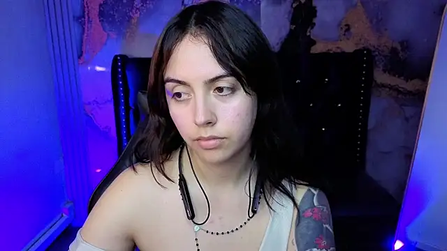 Hela v online show from May 2026 08:17:02 PM