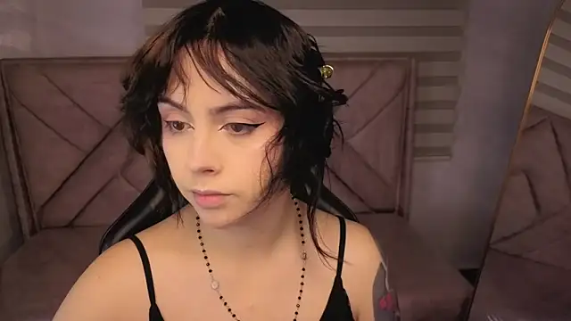 Hela v online show from May 2026 01:06:01 PM