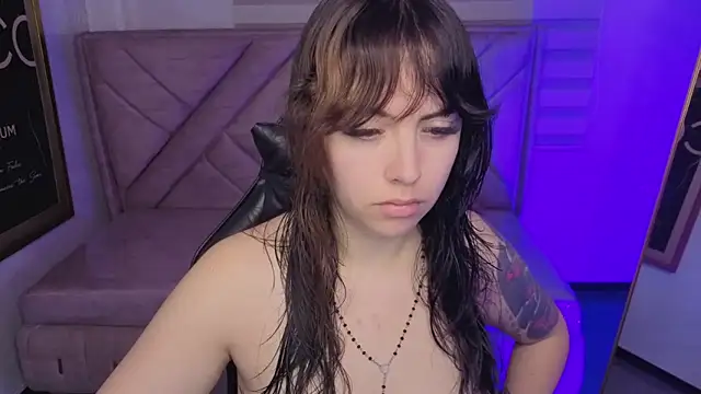 Hela v online show from May 2026 12:02:01 PM
