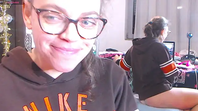 Snapshot of Ju-Hot chatting on January 2025 08:07:02 PM Ju-Hot online show from January 2025 08:07:02 PM