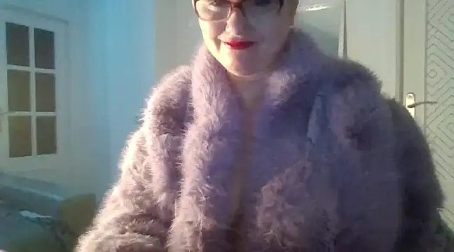 Snapshot of Luzia-Sal chatting on January 2025 01:22:02 AM Luzia-Sal online show from January 2025 01:22:02 AM