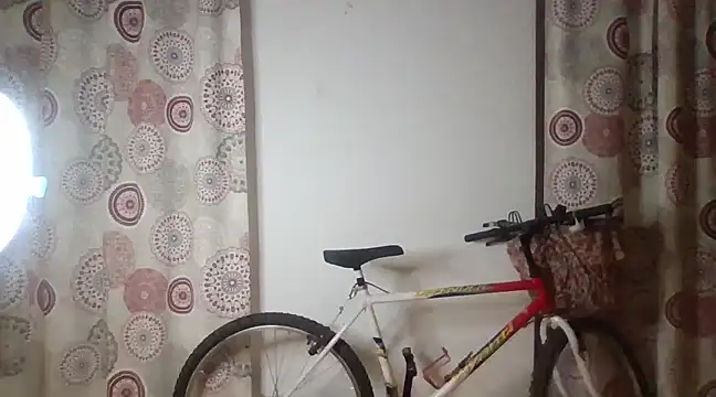 Snapshot of Luzia-Sal chatting on January 2025 08:22:01 AM Luzia-Sal online show from January 2025 08:22:01 AM