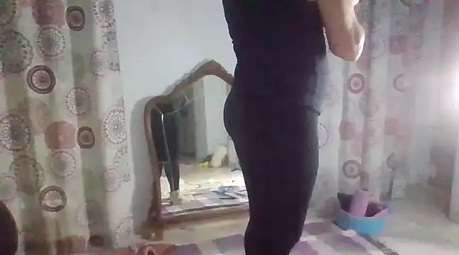 Snapshot of Luzia-Sal chatting on February 2025 08:29:01 AM Luzia-Sal online show from February 2025 08:29:01 AM