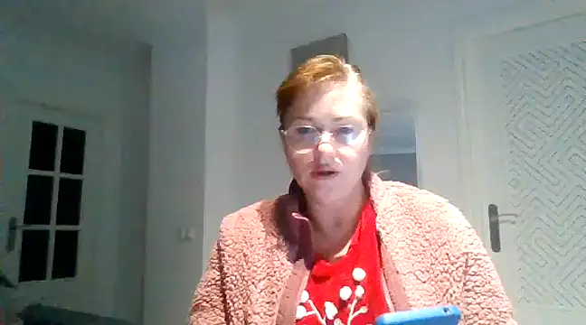 Snapshot of Luzia-Sal chatting on February 2025 07:07:02 AM Luzia-Sal online show from February 2025 07:07:02 AM