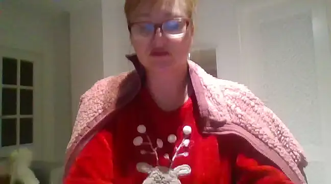 Snapshot of Luzia-Sal chatting on February 2025 06:02:02 AM Luzia-Sal online show from February 2025 06:02:02 AM