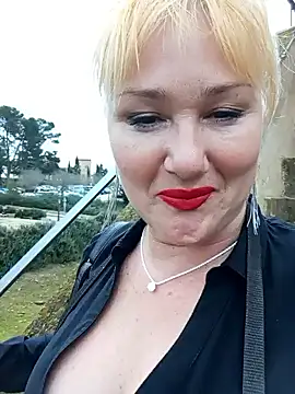 Snapshot of Luzia-Sal chatting on February 2025 12:22:01 PM Luzia-Sal online show from February 2025 12:22:01 PM