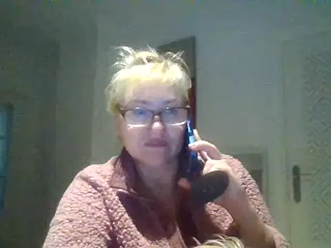 Snapshot of Luzia-Sal chatting on March 2025 06:51:02 PM Luzia-Sal online show from March 2025 06:51:02 PM