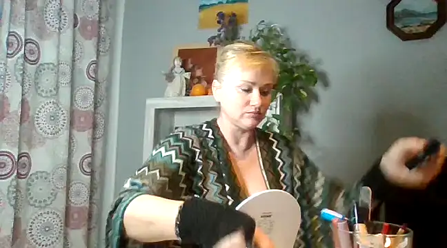 Snapshot of Luzia-Sal chatting on March 2025 08:14:02 PM Luzia-Sal online show from March 2025 08:14:02 PM