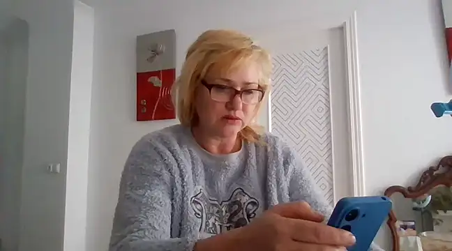 Snapshot of Luzia-Sal chatting on March 2025 10:08:02 AM Luzia-Sal online show from March 2025 10:08:02 AM