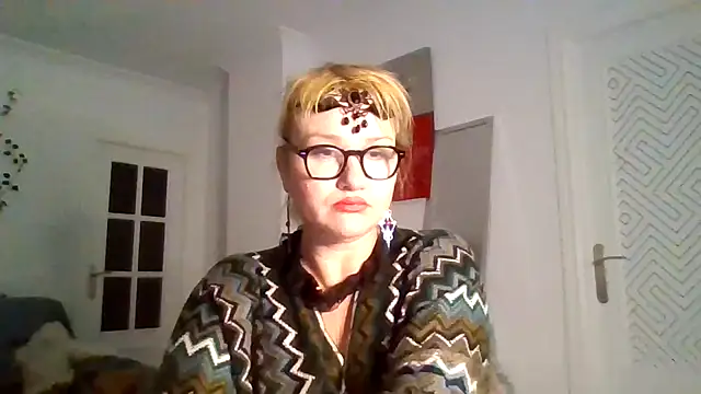 Snapshot of Luzia-Sal chatting on March 2025 06:33:01 PM Luzia-Sal online show from March 2025 06:33:01 PM