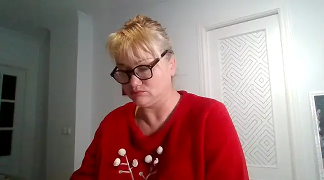 Snapshot of Luzia-Sal chatting on March 2025 07:03:02 AM Luzia-Sal online show from March 2025 07:03:02 AM