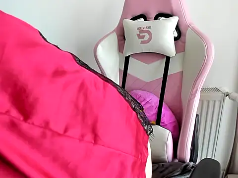 Snapshot of LadyLyanna chatting on February 2025 07:58:02 AM LadyLyanna online show from February 2025 07:58:02 AM