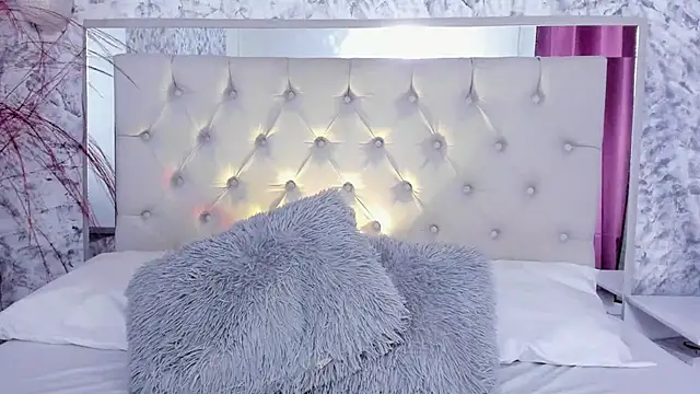 Ariana greenblat online show from September 2025 04:18:01 PM