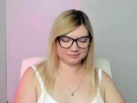 Snapshot of Lola_moree chatting on September 2025 11:43:01 AM Lola moree online show from September 2025 11:43:01 AM