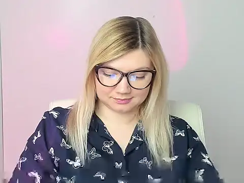 Snapshot of Lola_moree chatting on November 2025 12:59:02 PM Lola moree online show from November 2025 12:59:02 PM