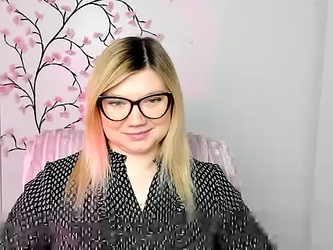 Snapshot of Lola_moree chatting on January 2026 12:53:02 PM Lola moree online show from January 2026 12:53:02 PM