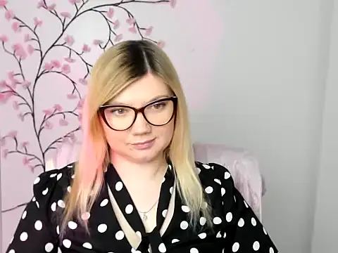 Snapshot of Lola_moree chatting on January 2026 12:52:01 PM Lola moree online show from January 2026 12:52:01 PM