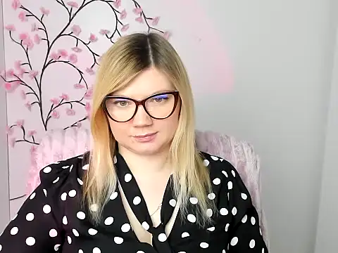 Snapshot of Lola_moree chatting on January 2026 12:54:01 PM Lola moree online show from January 2026 12:54:01 PM