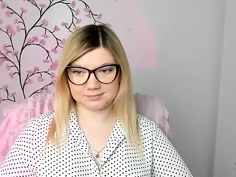 Snapshot of Lola_moree chatting on January 2026 01:05:02 PM Lola moree online show from January 2026 01:05:02 PM