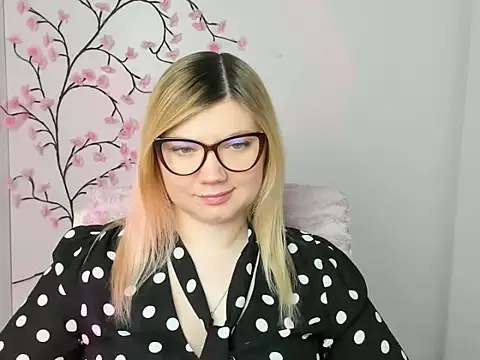 Snapshot of Lola_moree chatting on January 2026 12:43:02 PM Lola moree online show from January 2026 12:43:02 PM
