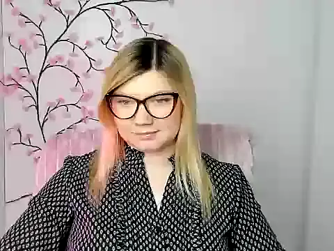 Snapshot of Lola_moree chatting on January 2026 12:42:02 PM Lola moree online show from January 2026 12:42:02 PM