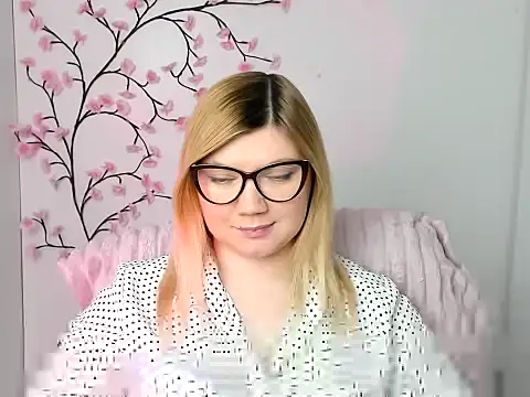Snapshot of Lola_moree chatting on February 2026 12:48:02 PM Lola moree online show from February 2026 12:48:02 PM