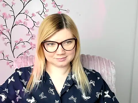 Snapshot of Lola_moree chatting on February 2026 12:44:02 PM Lola moree online show from February 2026 12:44:02 PM