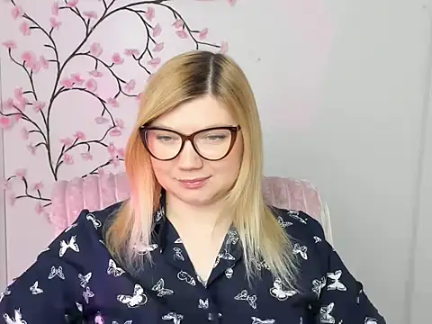 Snapshot of Lola_moree chatting on February 2026 12:56:02 PM Lola moree online show from February 2026 12:56:02 PM